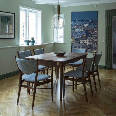 Silla 46 de Finn Juhl tapizado tela en Moises Showroom Silla 46 de Finn Juhl tapizado tela en Moises Showroom