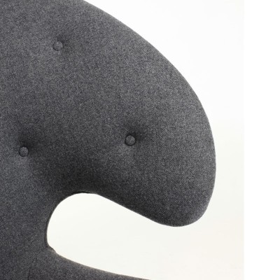 Detalle botones del sillón Pelican Chair House of Finn Juhl en Moises Showroom Detalle botones del sillón Pelican Chair House of Finn Juhl en Moises Showroom