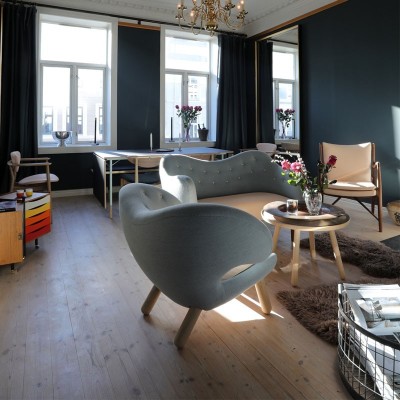 Sillón Pelican Chair con botones de House of Finn Juhl en Moises Showroom Sillón Pelican Chair con botones de House of Finn Juhl en Moises Showroom