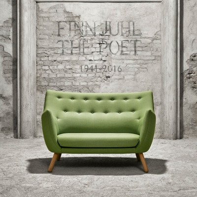 Sofá Poet verde de House of Finn Juhl en Moises Showroom Sofá Poet verde de House of Finn Juhl en Moises Showroom