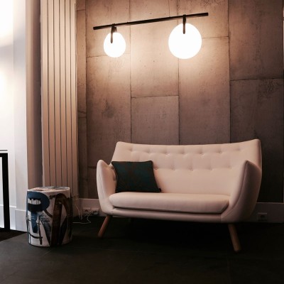 Sofá Poet de House of Finn Juhl en Moises Showroom Sofá Poet de House of Finn Juhl en Moises Showroom