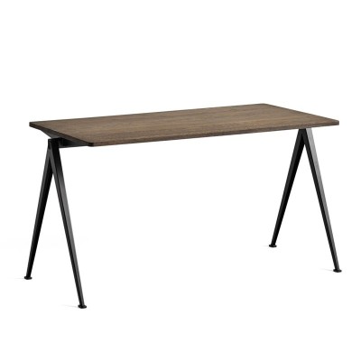 Mesa Pyramid 01 de HAY en Moises Showroom Roble ahumado + estructura negro Mesa Pyramid 01 de HAY en Moises Showroom Roble ahumado + estructura negro