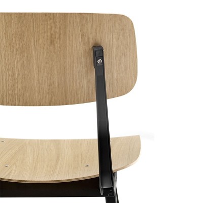 Silla Result de HAY roble barnizado y estructura negro en Moises Showroom