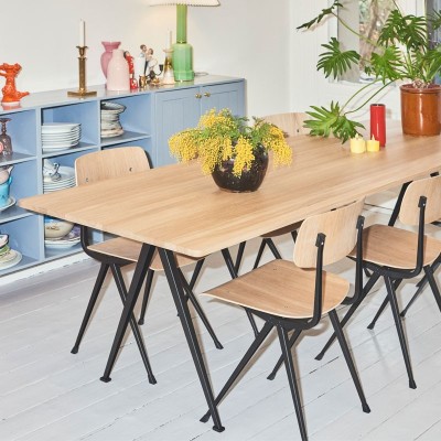 Silla Result de HAY roble barnizado y estructura negro en Moises Showroom Silla Result de HAY roble barnizado y estructura negro en Moises Showroom