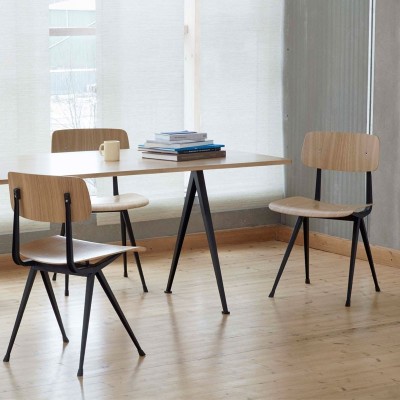 Silla Result de HAY roble barnizado mate y estructura negro en Moises Showroom Silla Result de HAY roble barnizado mate y estructura negro en Moises Showroom
