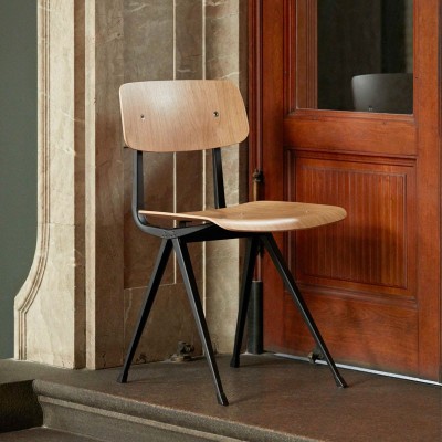 Silla Result de HAY roble barnizado mate y estructura negro en Moises Showroom Silla Result de HAY roble barnizado mate y estructura negro en Moises Showroom