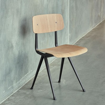 Silla Result de HAY roble barnizado mate y estructura negro en Moises Showroom Silla Result de HAY roble barnizado mate y estructura negro en Moises Showroom