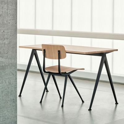 Silla Result de HAY roble barnizado mate y estructura negro en Moises Showroom Silla Result de HAY roble barnizado mate y estructura negro en Moises Showroom