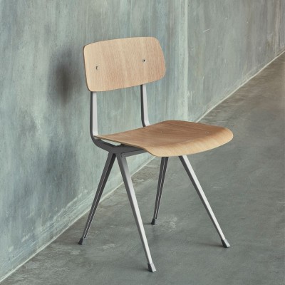 Silla Result de HAY roble barnizado mate y estructura beige en Moises Showroom