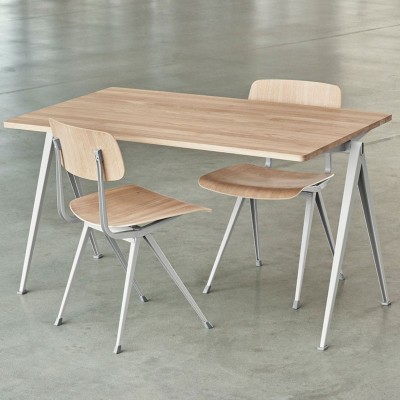 Silla Result de HAY roble barnizado mate y estructura beige en Moises Showroom Silla Result de HAY roble barnizado mate y estructura beige en Moises Showroom