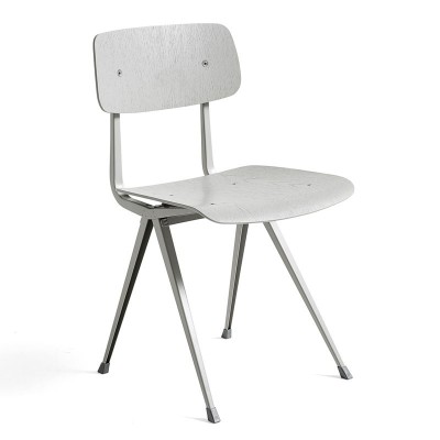 Silla Result de HAY roble y estructura beige en Moises Showroom