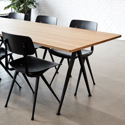 Silla Result de HAY roble negro y estructura negro en Moises Showroom Silla Result de HAY roble negro y estructura negro en Moises Showroom