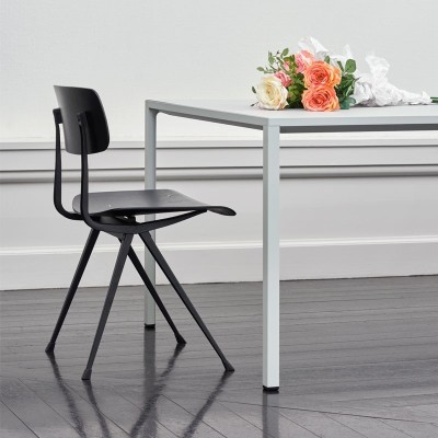 Silla Result de HAY roble negro y estructura negro en Moises Showroom Silla Result de HAY roble negro y estructura negro en Moises Showroom