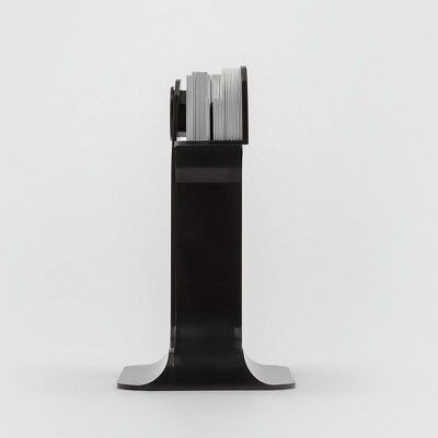 detalle Calendario de mesa Timor negro Danese Milano detalle Calendario de mesa Timor negro Danese Milano