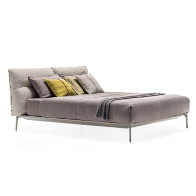Cama Yale Bed de MDF Italia con cabecera alta en Moises Showroom Cama Yale Bed de MDF Italia con cabecera alta en Moises Showroom