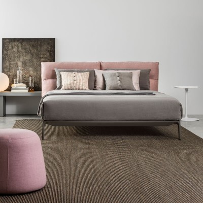 Cama Yale bed de MDF Italia en Moises Showroom Cama Yale bed de MDF Italia en Moises Showroom