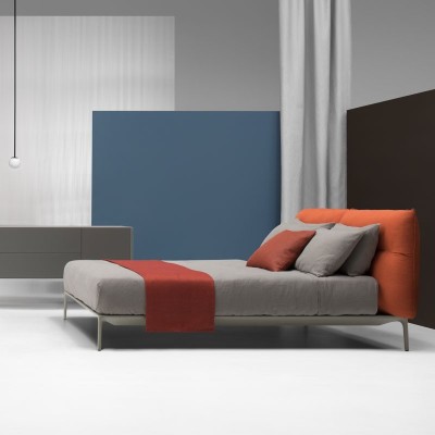 Cama Yale bed de MDF Italia en Moises Showroom Cama Yale bed de MDF Italia en Moises Showroom