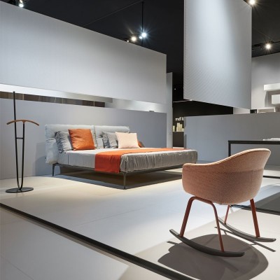 Cama Yale bed de MDF Italia en Moises Showroom Cama Yale bed de MDF Italia en Moises Showroom