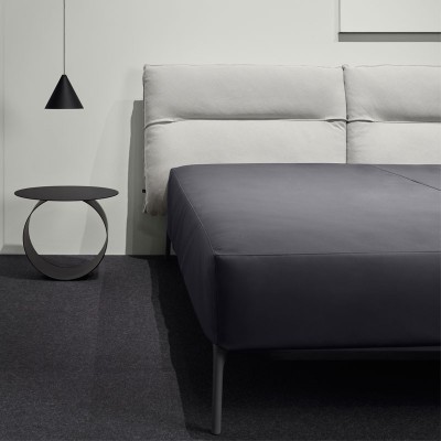 Cama Yale bed de MDF Italia en Moises Showroom Cama Yale bed de MDF Italia en Moises Showroom