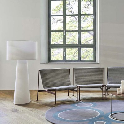 salón con Lámpara de pie Big Shadow Cappellini salón con Lámpara de pie Big Shadow Cappellini