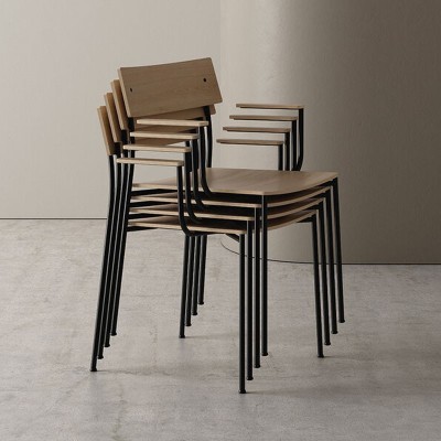 Silla con brazos Alex V2 de Omelette Editions en Moises Showroom Silla con brazos Alex V2 de Omelette Editions en Moises Showroom