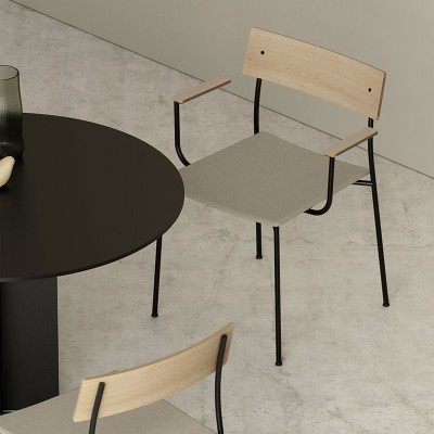 Silla con brazos Alex V2 de Omelette Editions en Moises Showroom Silla con brazos Alex V2 de Omelette Editions en Moises Showroom