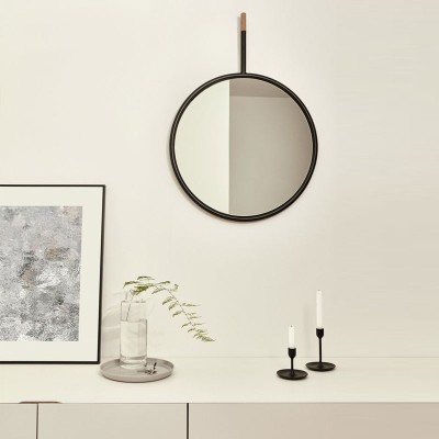 Espejo Hang Mirror negro de Omellete-Ed en Moises Showroom Espejo Hang Mirror negro de Omellete-Ed en Moises Showroom