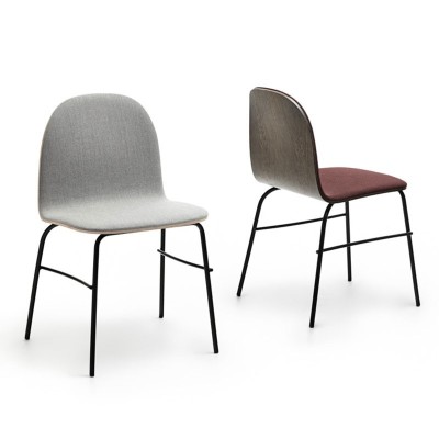 Sillas Terra Metal tapizadas de Omelette-Ed en Moises Showroom