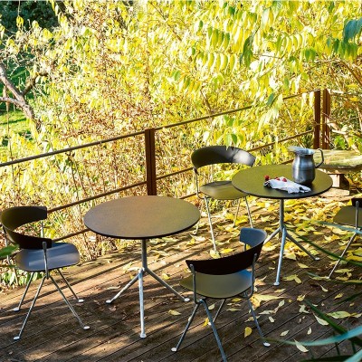 terraza con silla Officina polipropileno negra galvanizada Magis terraza con silla Officina polipropileno negra galvanizada Magis