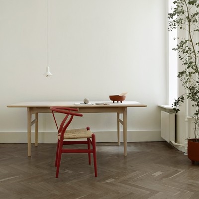 Silla Wishbone CH24 de Carl Hansen edición especial Soft color Rojo