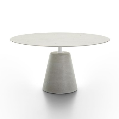 Mesa Rock cemento granallado blanco de MDF Italia en Moises Showroom Mesa Rock cemento granallado blanco de MDF Italia en Moises Showroom
