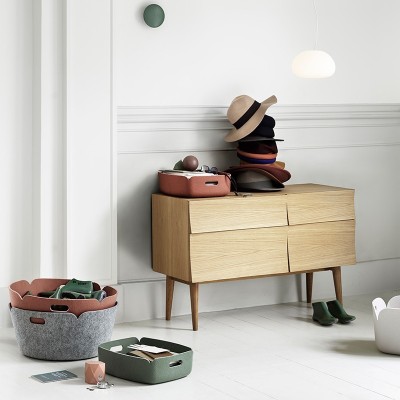 Aparador Reflect Small en roble de Muuto en Moises Showroom Aparador Reflect Small en roble de Muuto en Moises Showroom