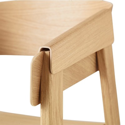Detalle brazo silla Cover Armchair de Muuto acabado Roble Detalle brazo silla Cover Armchair de Muuto acabado Roble