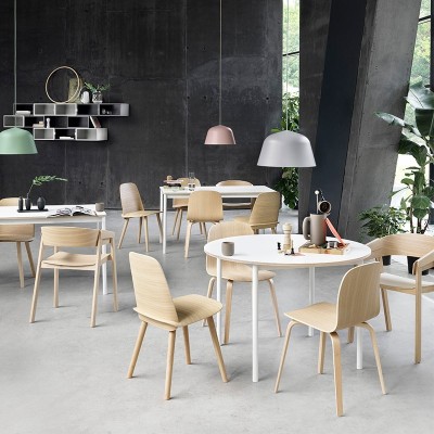 Ambiente silla Cover Armchair de Muuto acabado Roble Ambiente silla Cover Armchair de Muuto acabado Roble