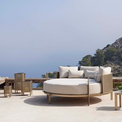Solanas round chill bed design Gandia Blasco Solanas round chill bed design Gandia Blasco