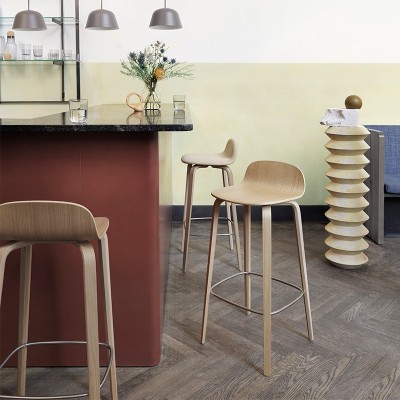 Ambiente taburete Visu de Muuto en Moises Showroom Ambiente taburete Visu de Muuto en Moises Showroom