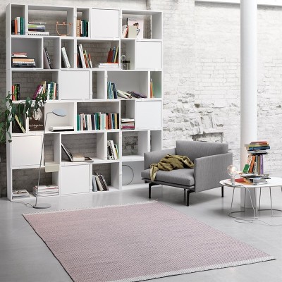 Outline Chair fauteuil avec base noire de Muuto Outline Chair fauteuil avec base noire de Muuto