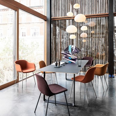 Lámpara Fluid Pendant de Muuto en Moises Showroom ambiente 4