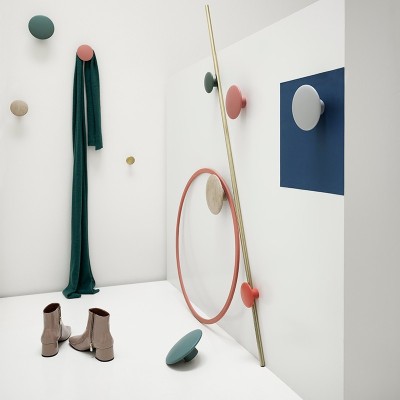 Percheros Dots de Muuto en Moises Showroom Percheros Dots de Muuto en Moises Showroom