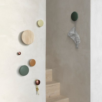 Percheros Dots de Muuto en Moises Showroom Percheros Dots de Muuto en Moises Showroom