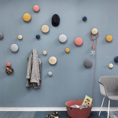 Percheros Dots de Muuto en Moises Showroom Percheros Dots de Muuto en Moises Showroom