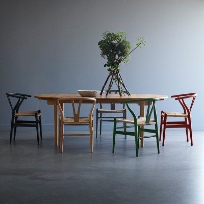 Edición especial Soft Color Silla Wishbone CH24 de Carl Hansen