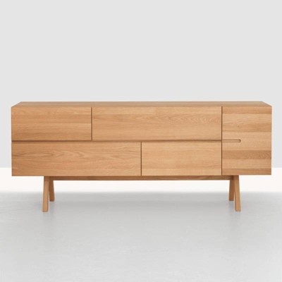 Aparador Low Atelier de Zeitraum en Roble macizo  en Moises Showroom