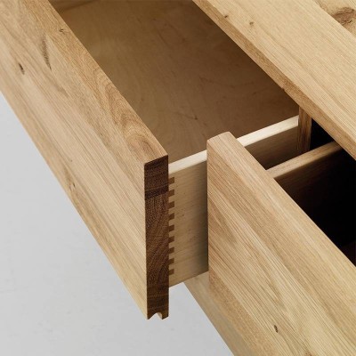 Aparador Low Atelier de Zeitraum en Roble macizo  en Moises Showroom