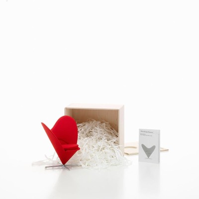Miniatura Heart Shaped Cone chair Vitra Miniatura Heart Shaped Cone chair Vitra
