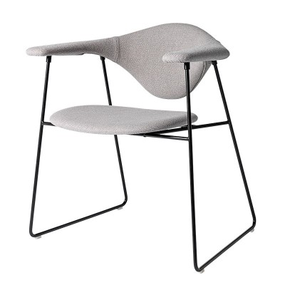 Silla Masculo Dining con base patín de Gubi en Moises Showroom Silla Masculo Dining con base patín de Gubi en Moises Showroom