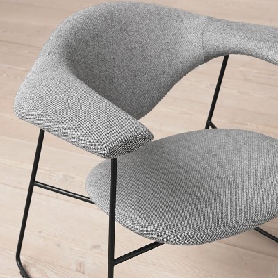 Silla Masculo Dining con base patín de Gubi en Moises Showroom Silla Masculo Dining con base patín de Gubi en Moises Showroom