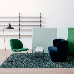 Beetle Lounge Chair de Gubi en Moises Showroom Beetle Lounge Chair de Gubi en Moises Showroom