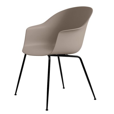 Silla Bat Dining Chair base negra mate + carcasa beige en Moises Showroom Silla Bat Dining Chair base negra mate + carcasa beige en Moises Showroom