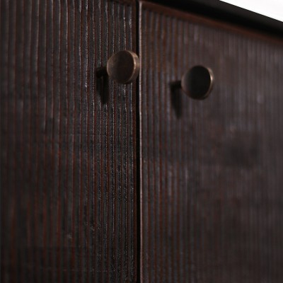 detalle tiradores puertas aparador Grooves Ethnicraft detalle tiradores puertas aparador Grooves Ethnicraft